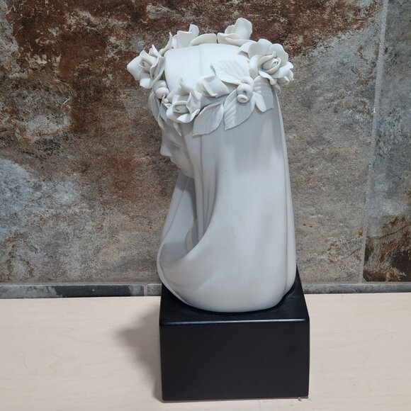 Vintage Cybis Porcelain Figurine Madonna Queen of Angels Wood Base Signed - Picture 5 of 10